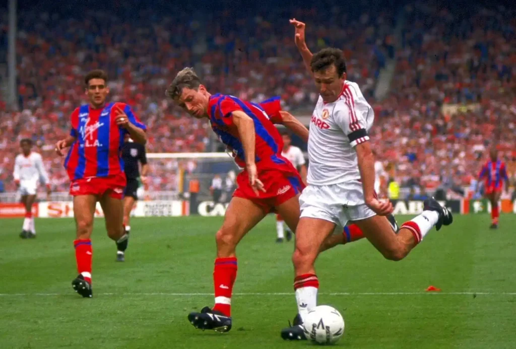 Bryan Robson scoring in the 1990 fa cup final