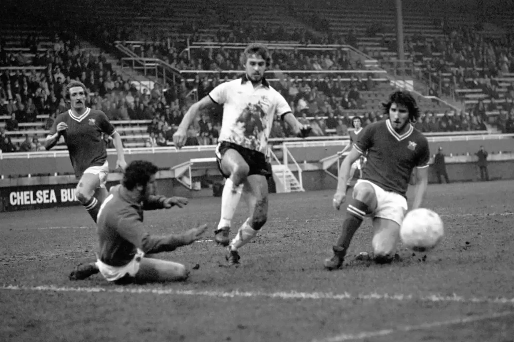 fulham and nottingham forest in 1975 fa cup fourth round