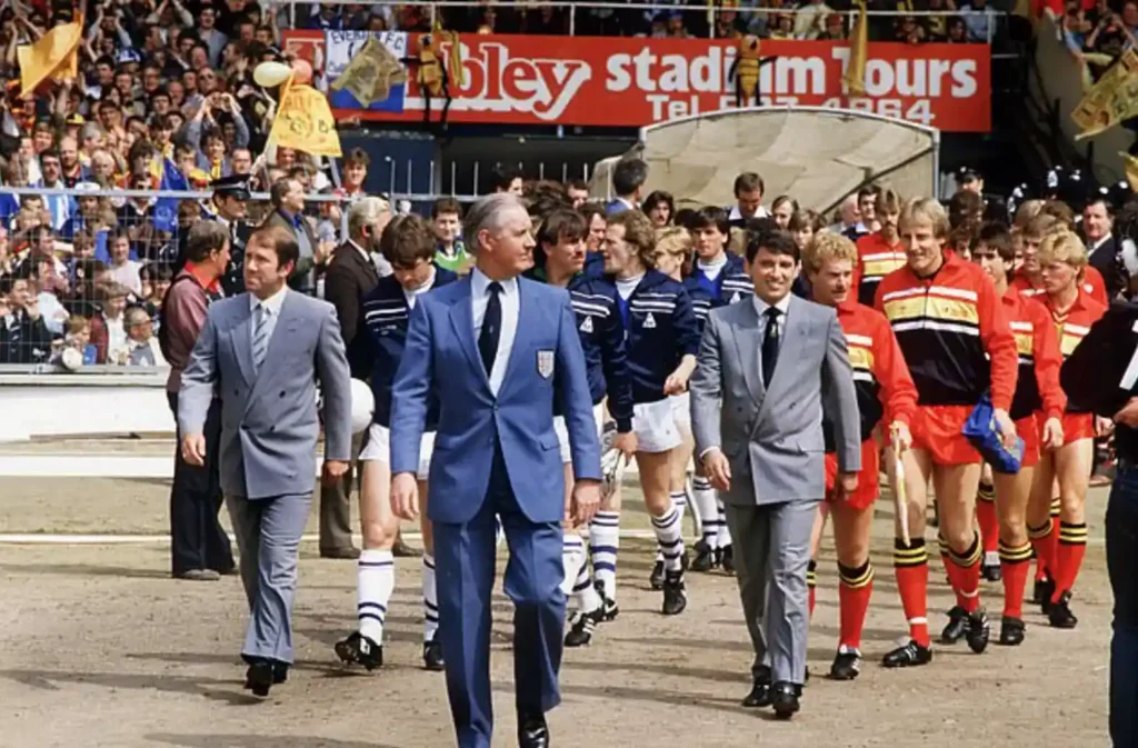 teams walk out in wembley stadium in 1984