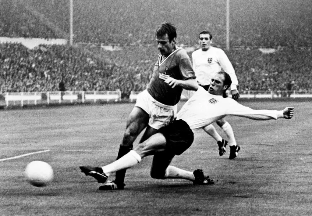 England 2 - France 0