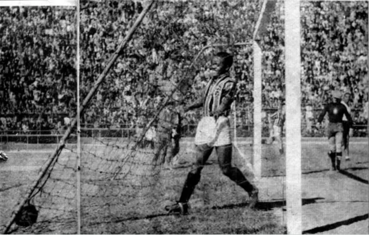 Leônidas Da Silva scoring a goal