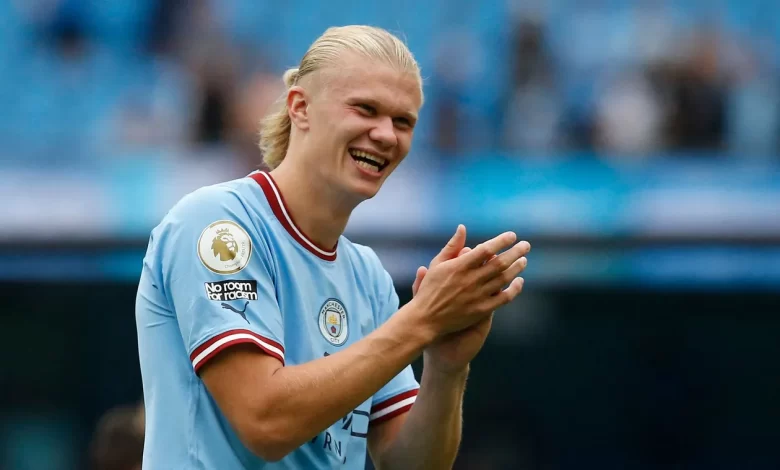 What Is The Difference Between a Striker and a Centre-Forward? – History Of Soccer