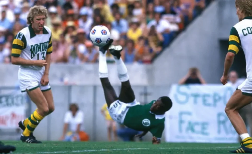 pele bicycle kick at yankee stadium